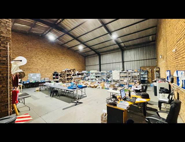 360M² WAREHOUSE TO LET IN CHAMDOR